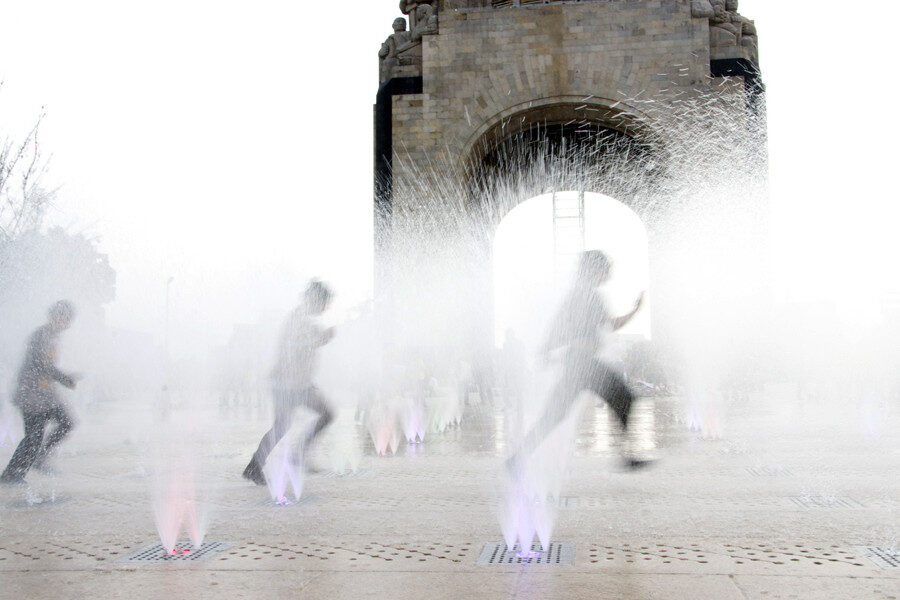 mexico - jugar con agua