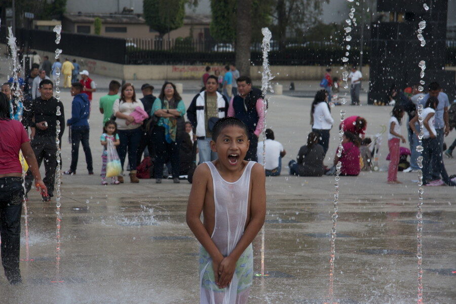 mexico - jugar con agua