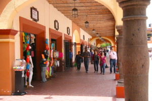 stone arches in tequisquiapan main plaza
